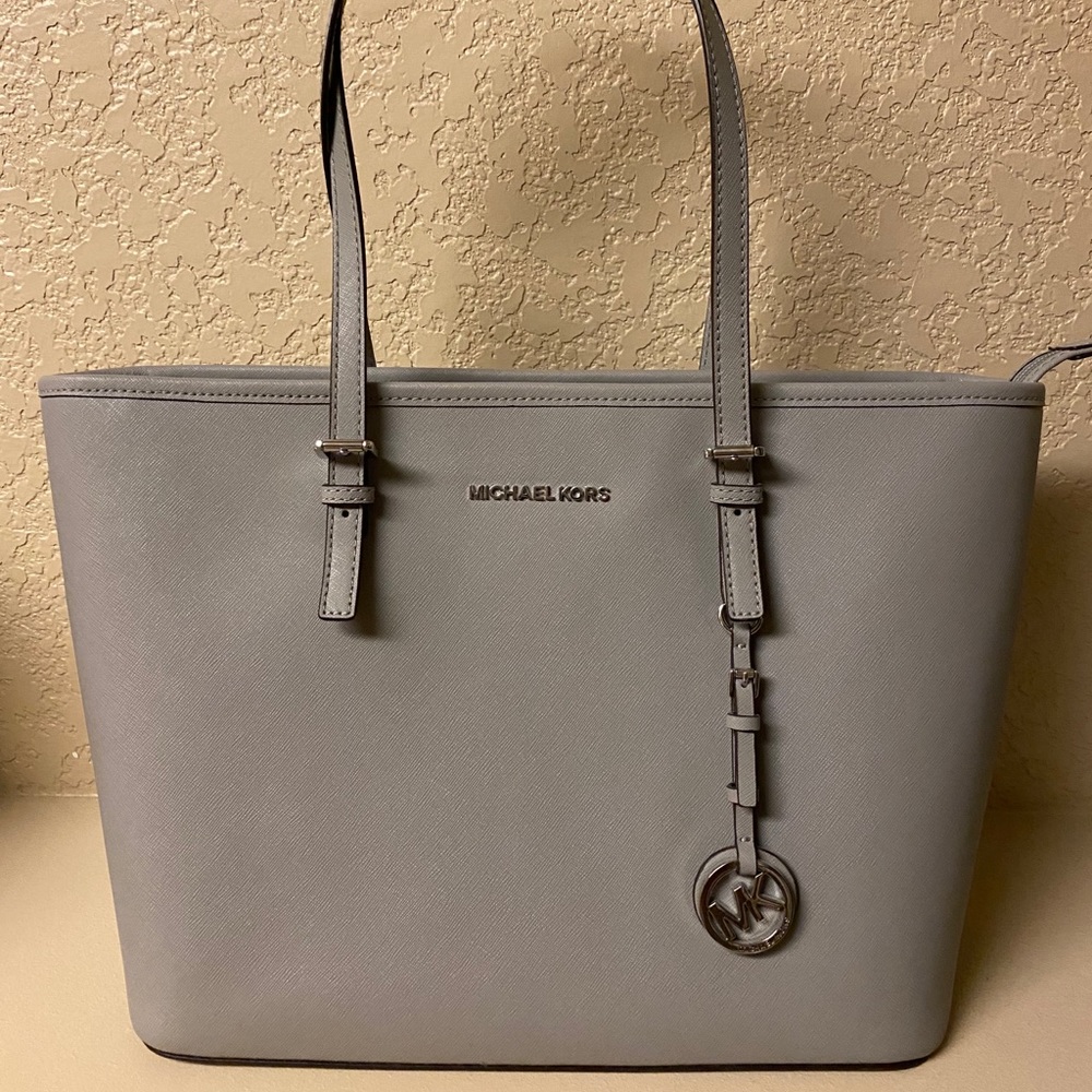 Like new gray Michael Kors shoulder bag